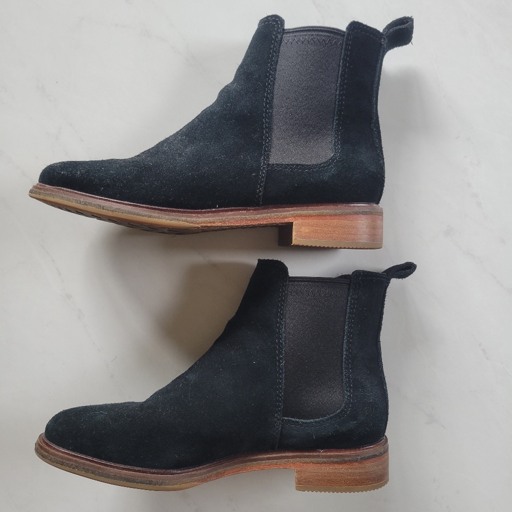 Clark's Pull-On Suede Chelsea Boot 7.5